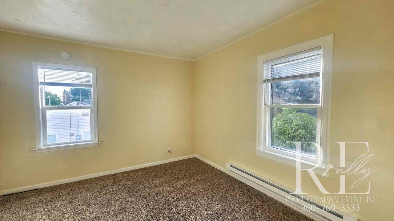 1540 N Callow Ave - Photo 7 of 17
