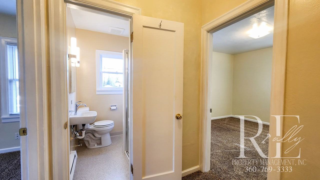 1540 N Callow Ave - Photo 7 of 17