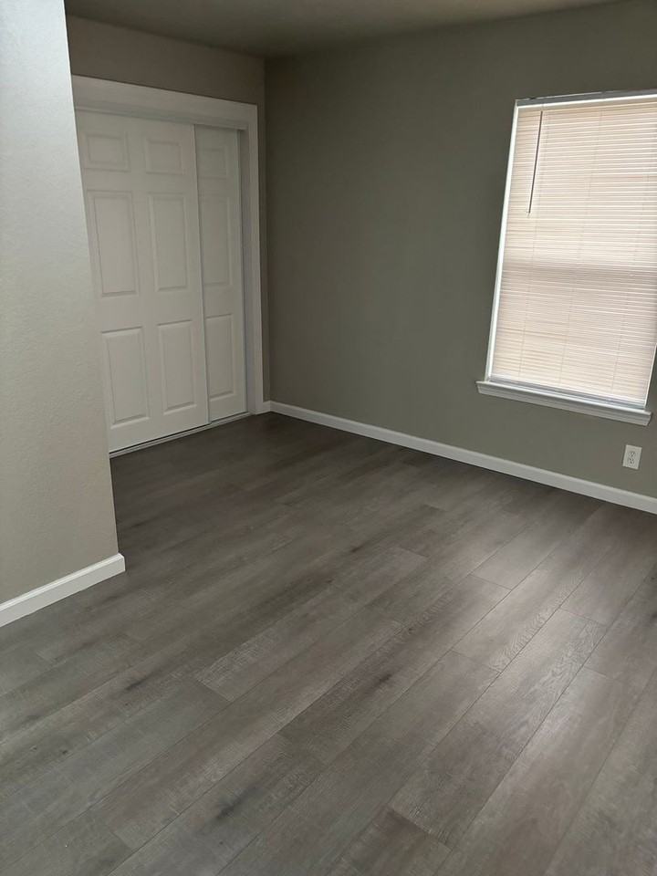 2615 Tudor Rd - Photo 3 of 11