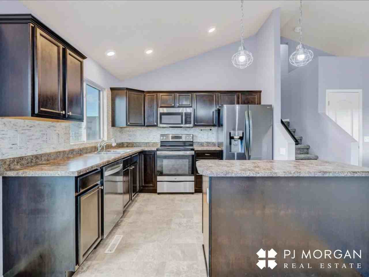 9154 Black St - Photo 5 of 21