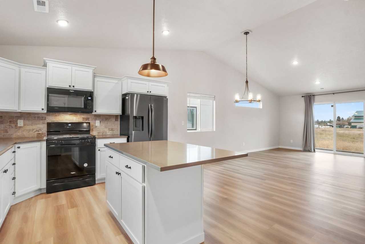 2309 N Sundance St - Photo 3 of 17