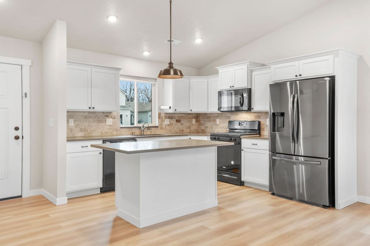 2309 N Sundance St - Photo 5 of 17