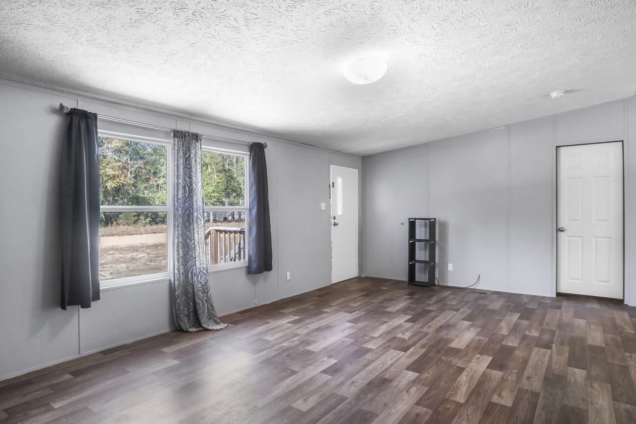 267 Rodman Rd - Photo 4 of 22