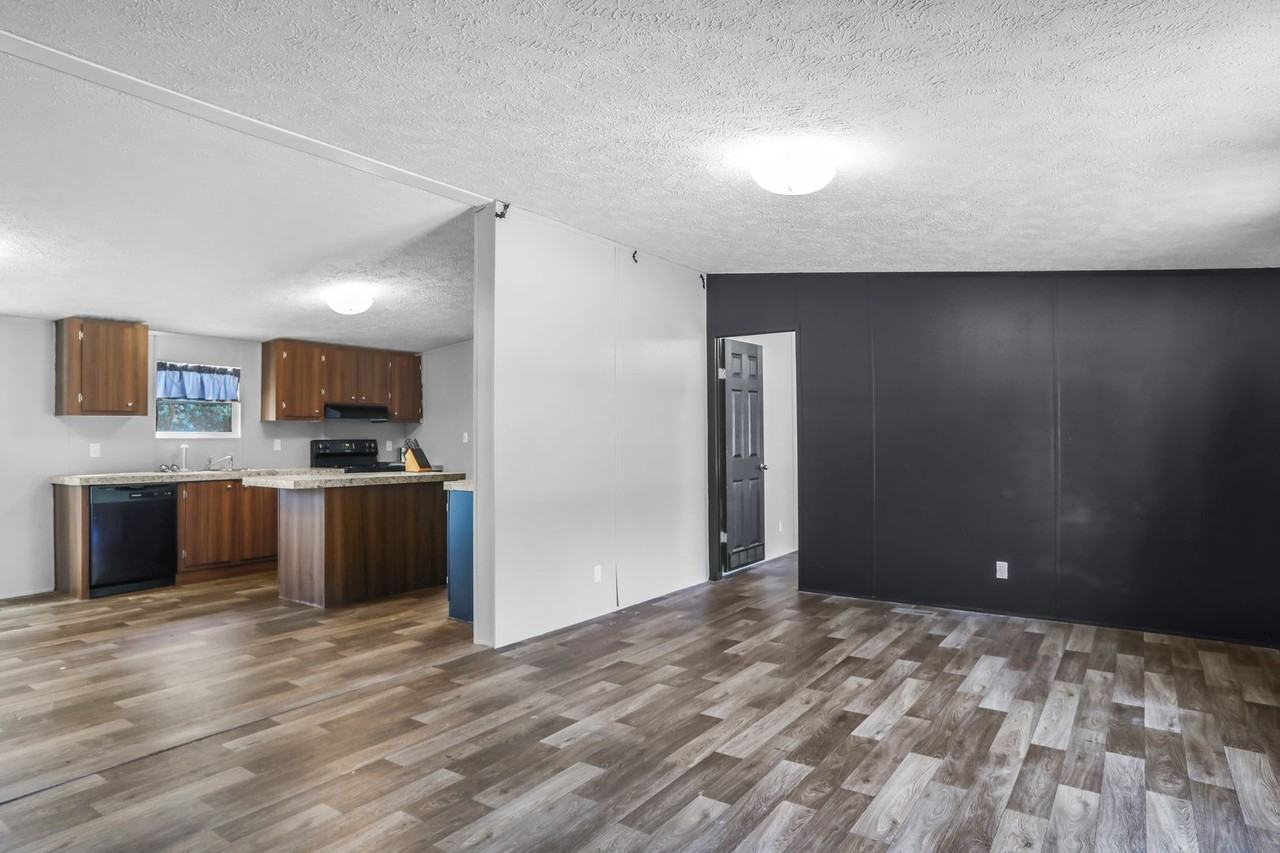 267 Rodman Rd - Photo 5 of 22