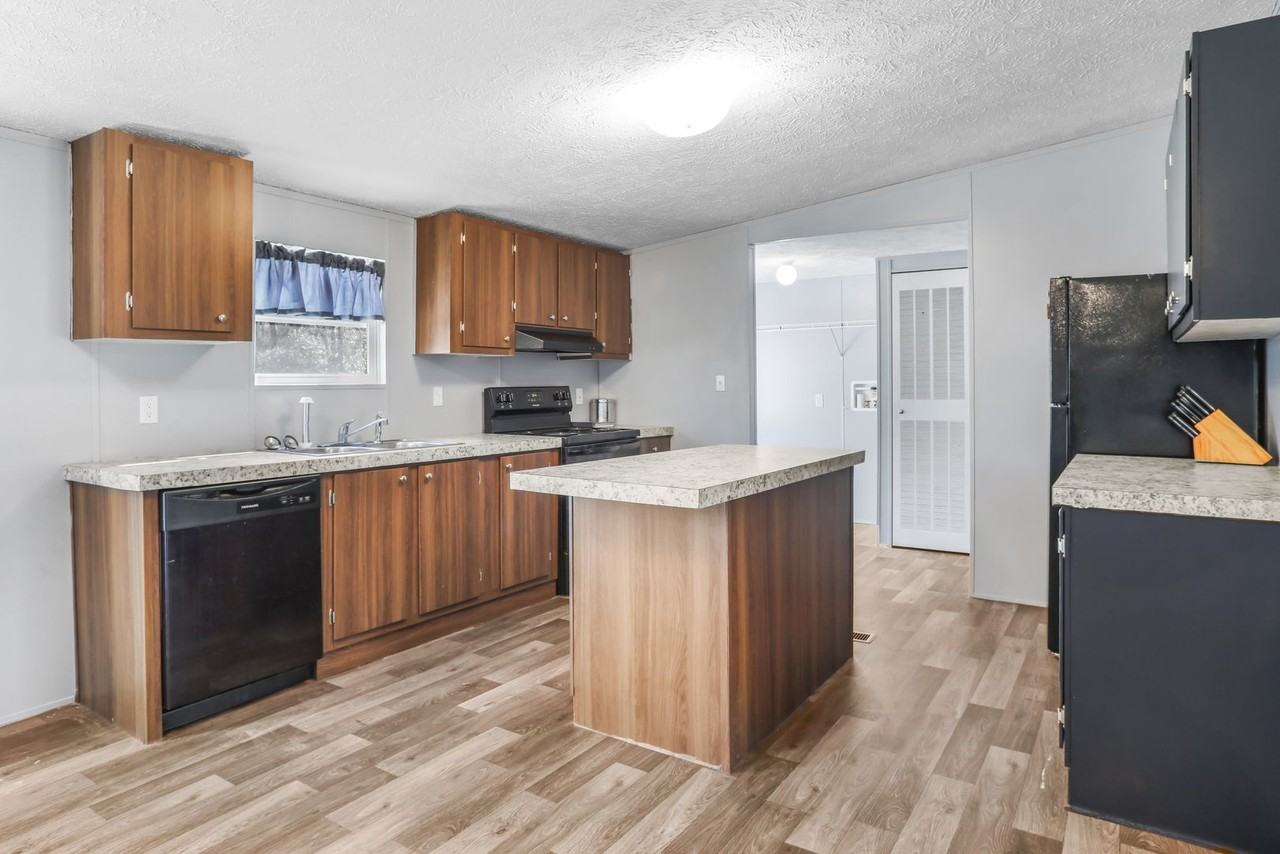 267 Rodman Rd - Photo 6 of 22