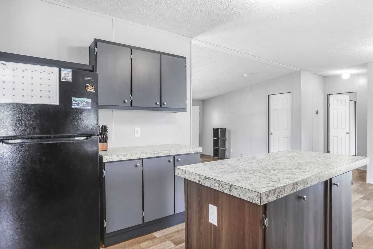 267 Rodman Rd - Photo 7 of 22