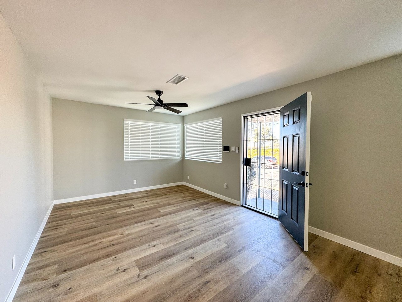 6657 Osler St - Photo 2 of 19