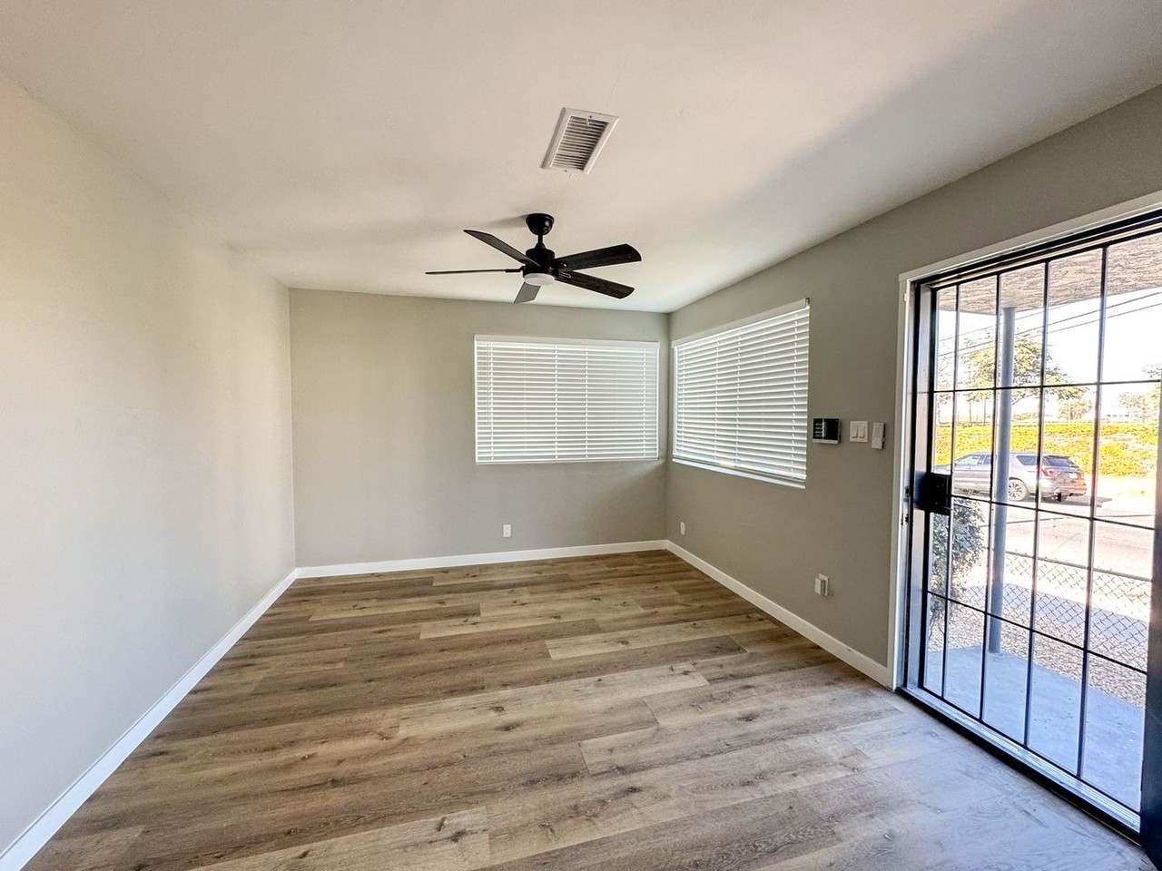 6657 Osler St - Photo 3 of 19