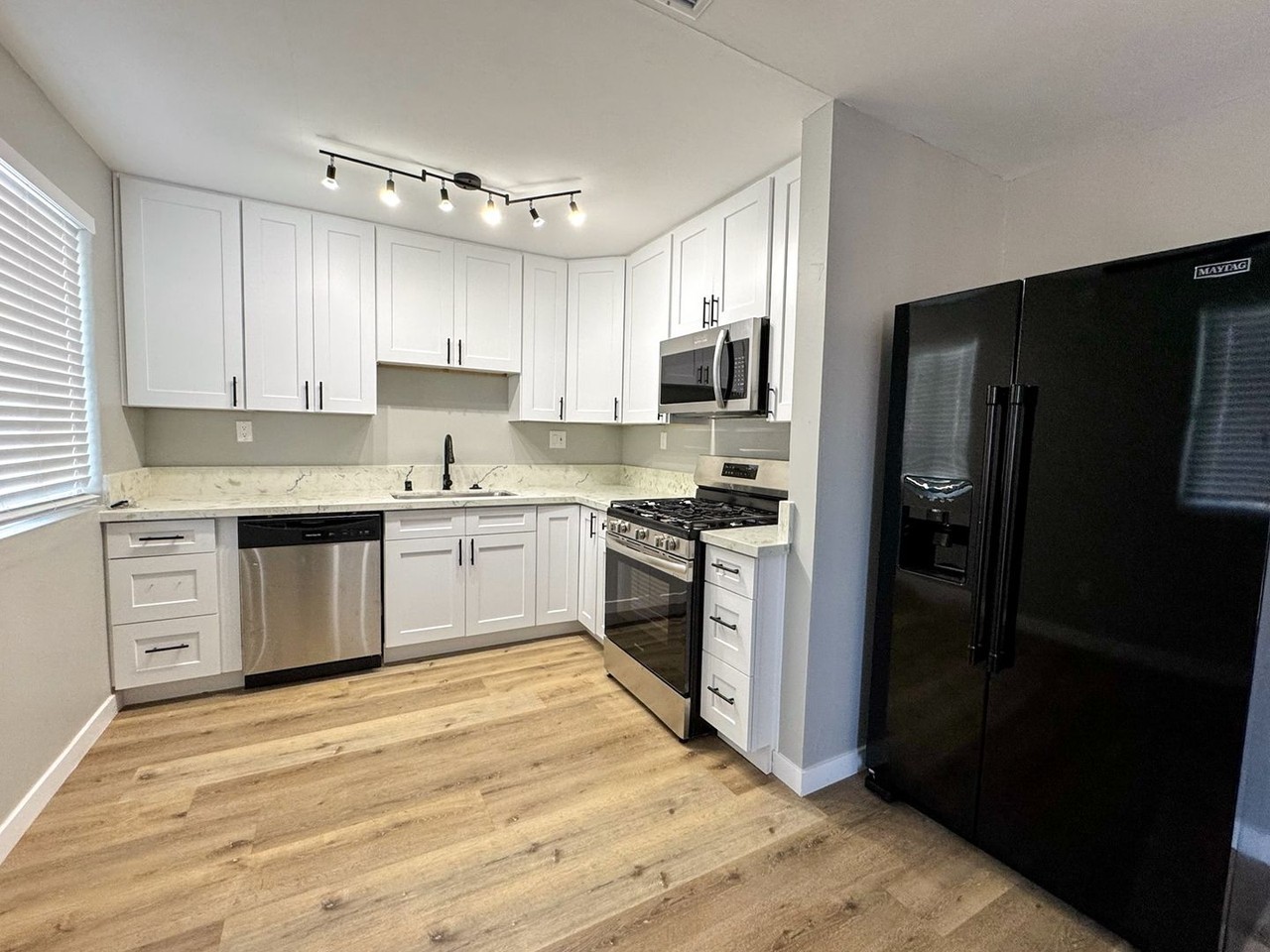6657 Osler St - Photo 6 of 19