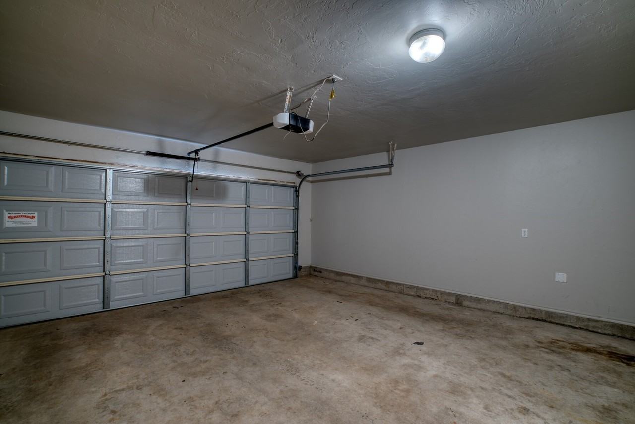 4802 Southeast 77th Street - Photo 5 of 24