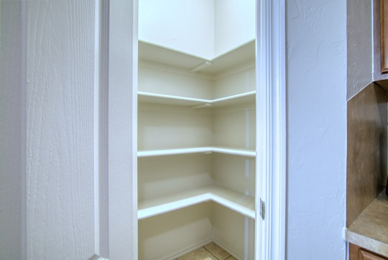 4802 Se 77th St - Photo 3 of 24