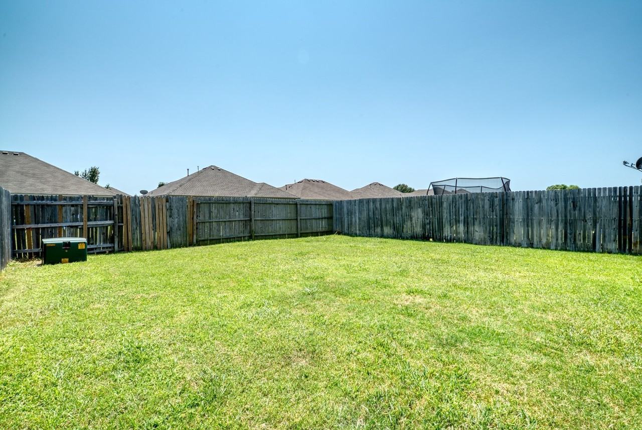 4802 Southeast 77th Street - Photo 4 of 24