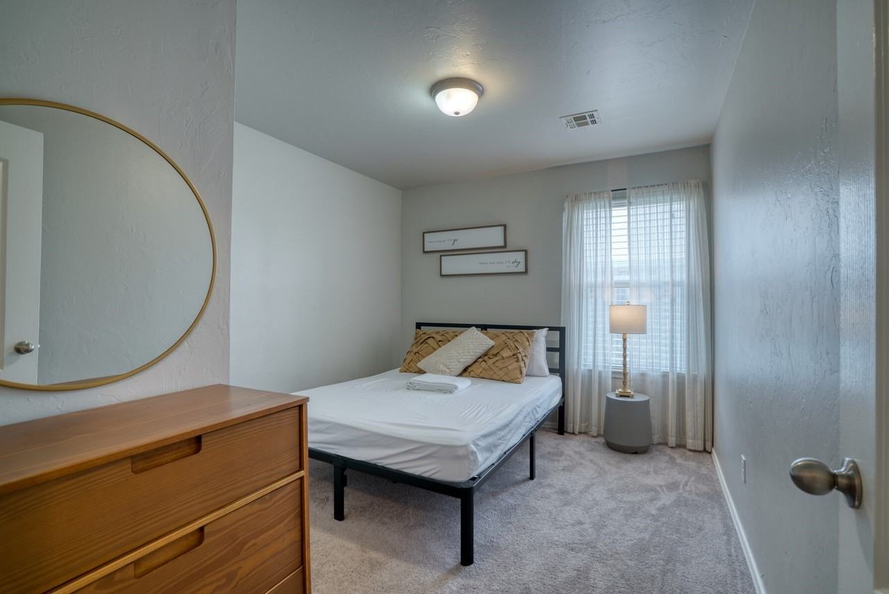 4802 Southeast 77th Street - Photo 7 of 24