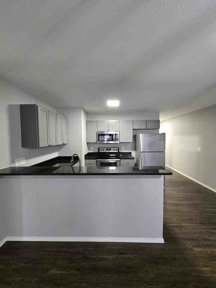 521 Welch St - Photo 5 of 17