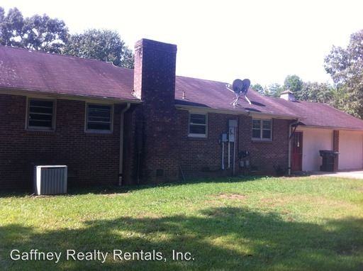 303 Green Valley Dr - Photo 3 of 12