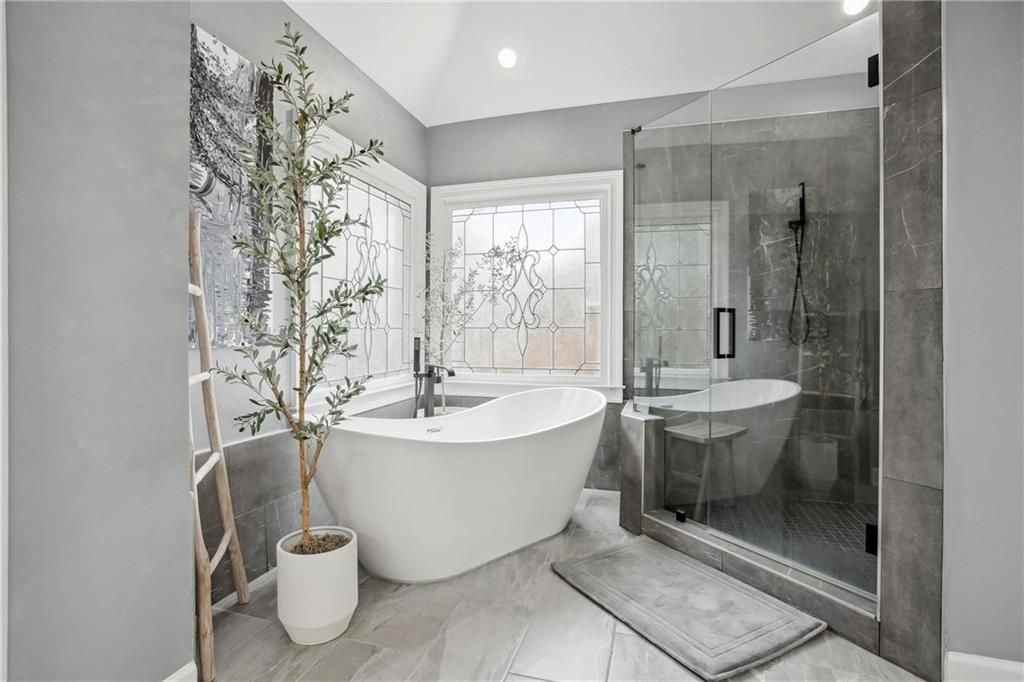 12480 Magnolia Cir - Photo 2 of 24