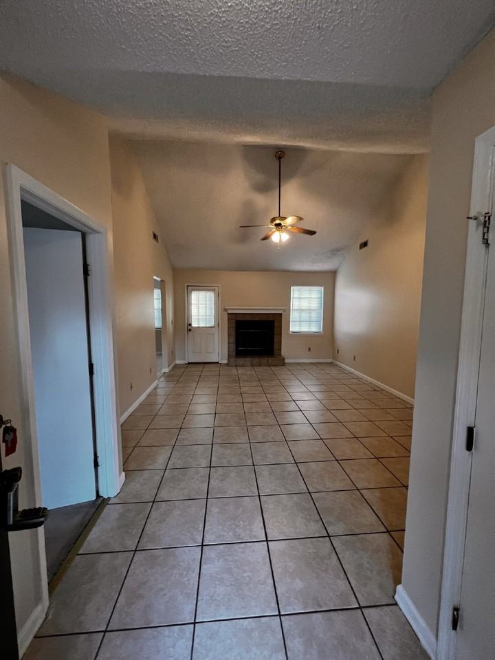 820 Mandarin Dr - Photo 2 of 14