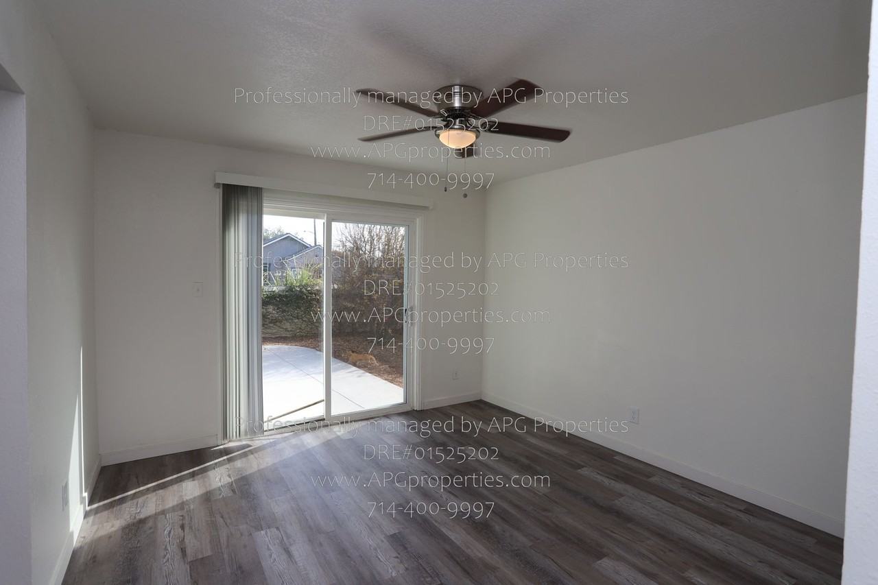 519 N Daisy Ave - Photo 6 of 26