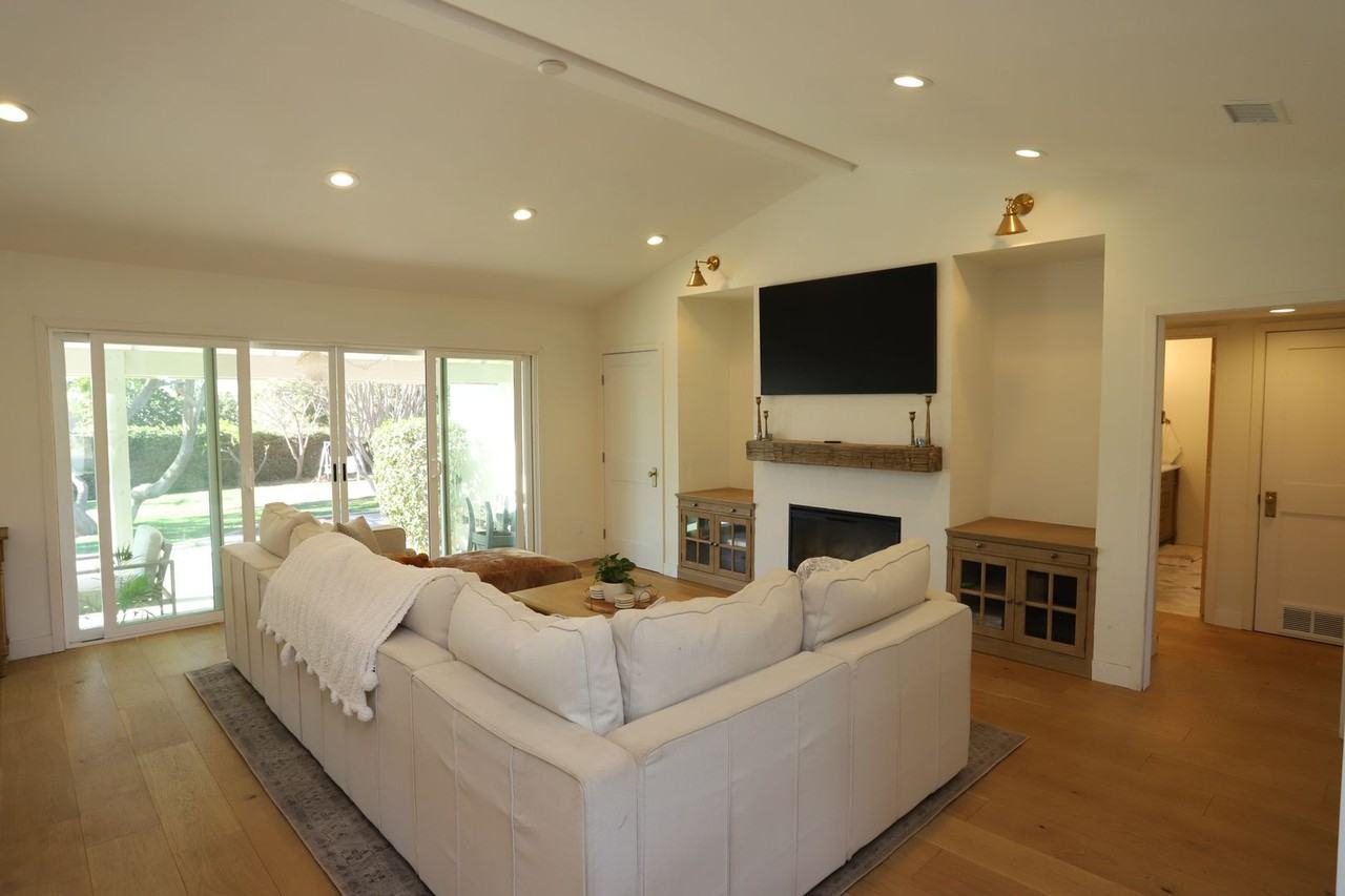 1215 Wardman Dr - Photo 3 of 9