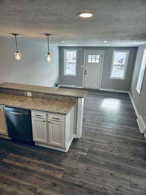 318 Hazel St - Photo 3 of 8