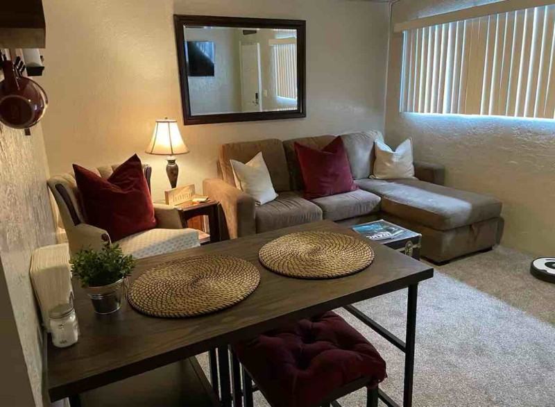 604 Center St W - Photo 3 of 10