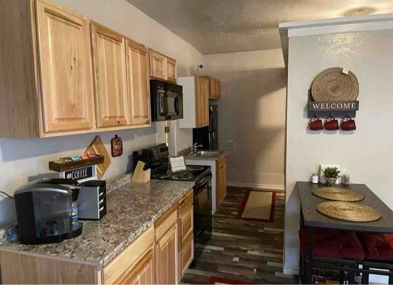 604 Center St W - Photo 4 of 10