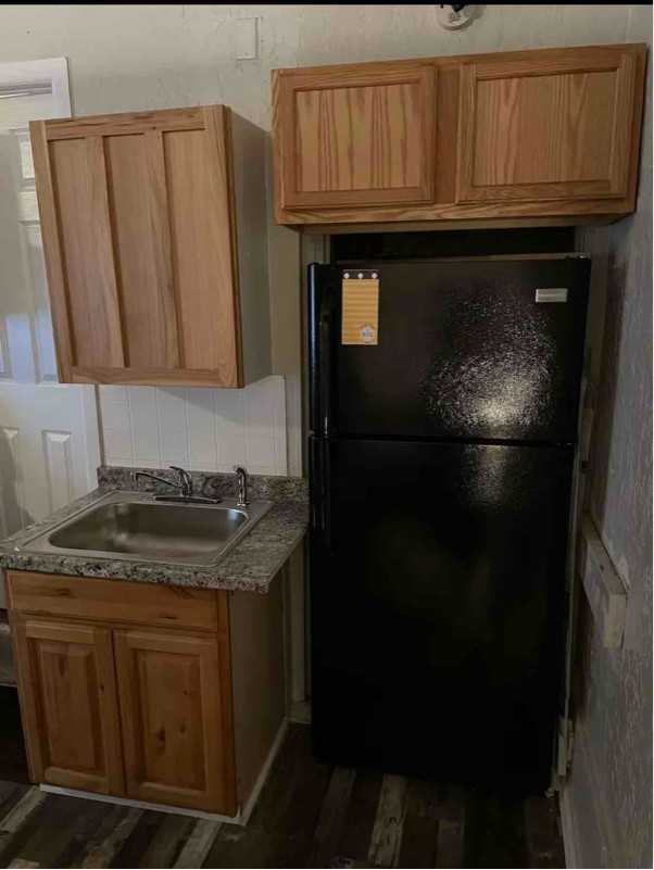 604 Center St W - Photo 5 of 10