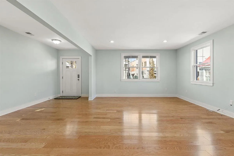 87 Romney St - Photo 3 of 15