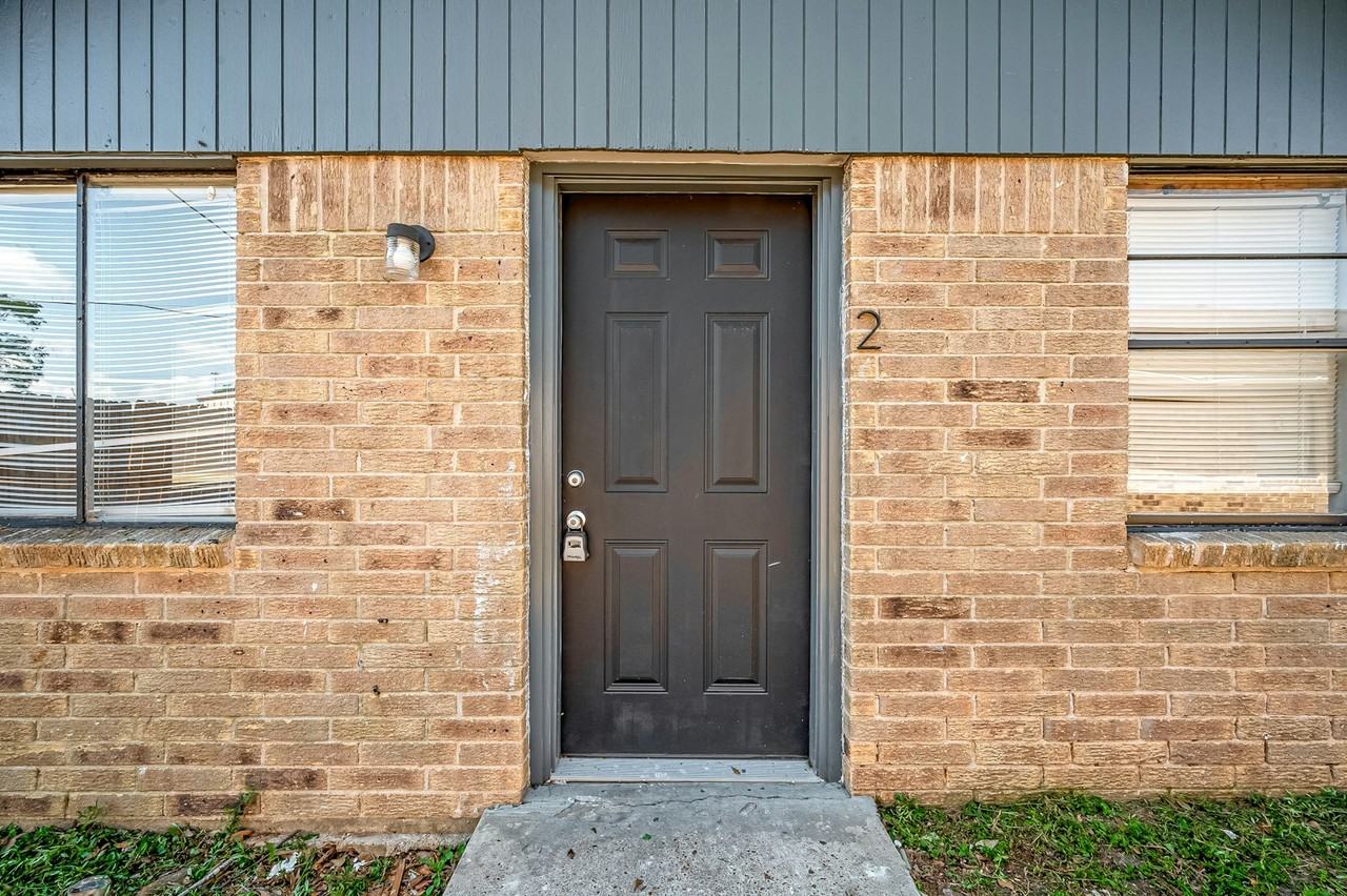 8814 Manus Street, Unit 5 - Photo 4 of 27