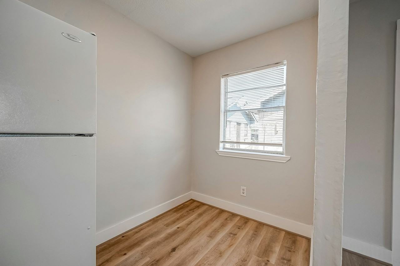 8814 Manus Street, Unit 5 - Photo 6 of 27