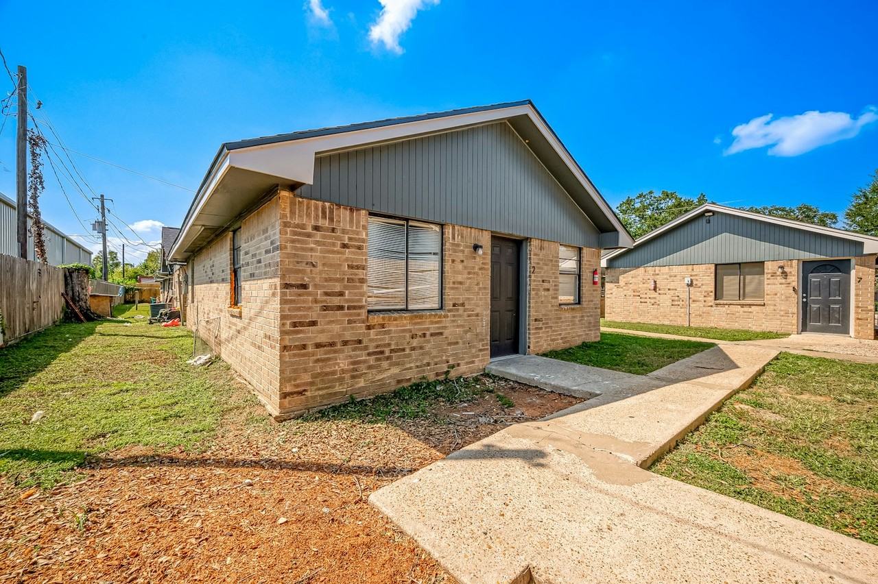 8814 Manus Street, Unit 5 - Photo 7 of 27