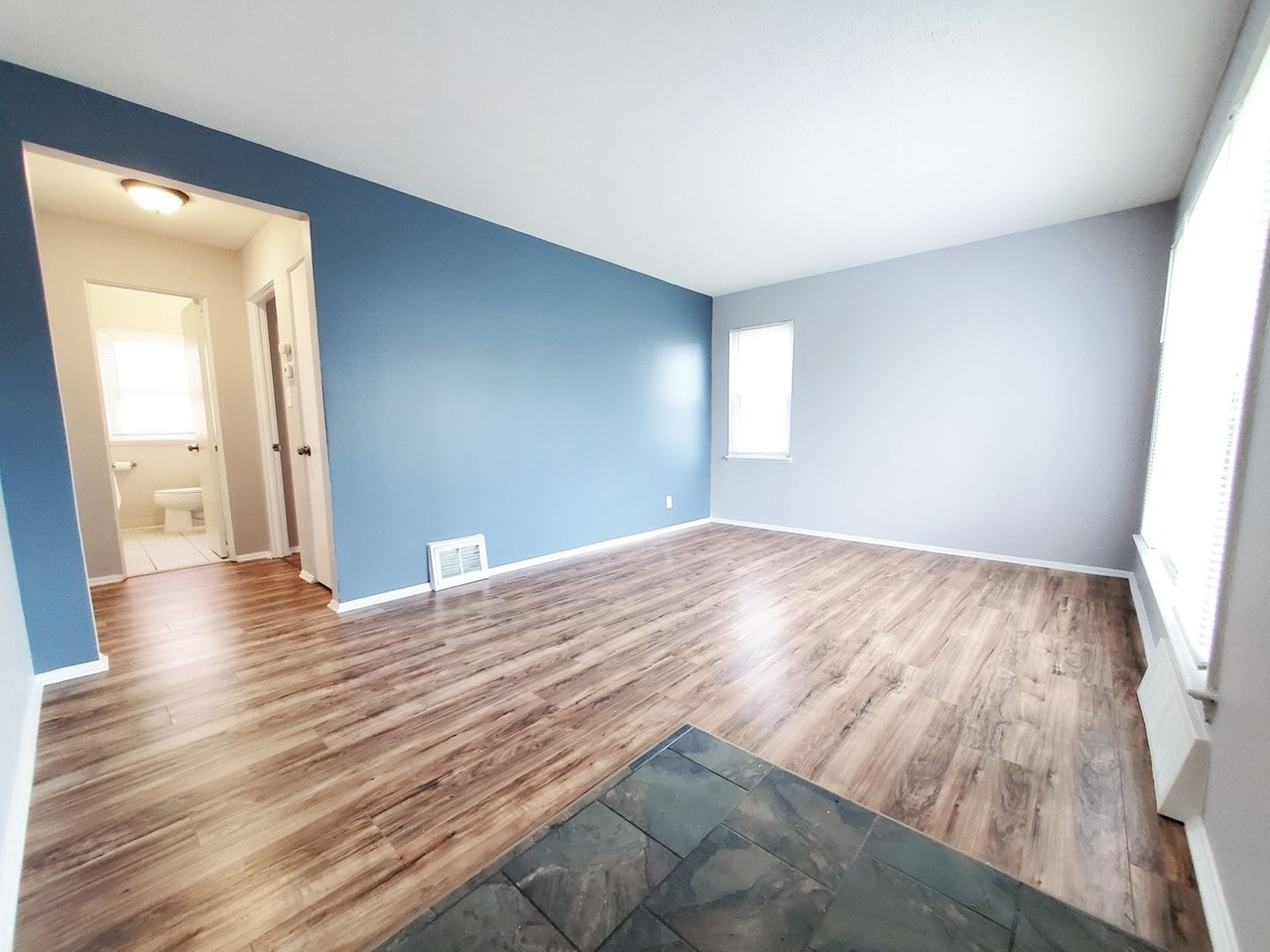 18806 Fairway Ave - Photo 2 of 24