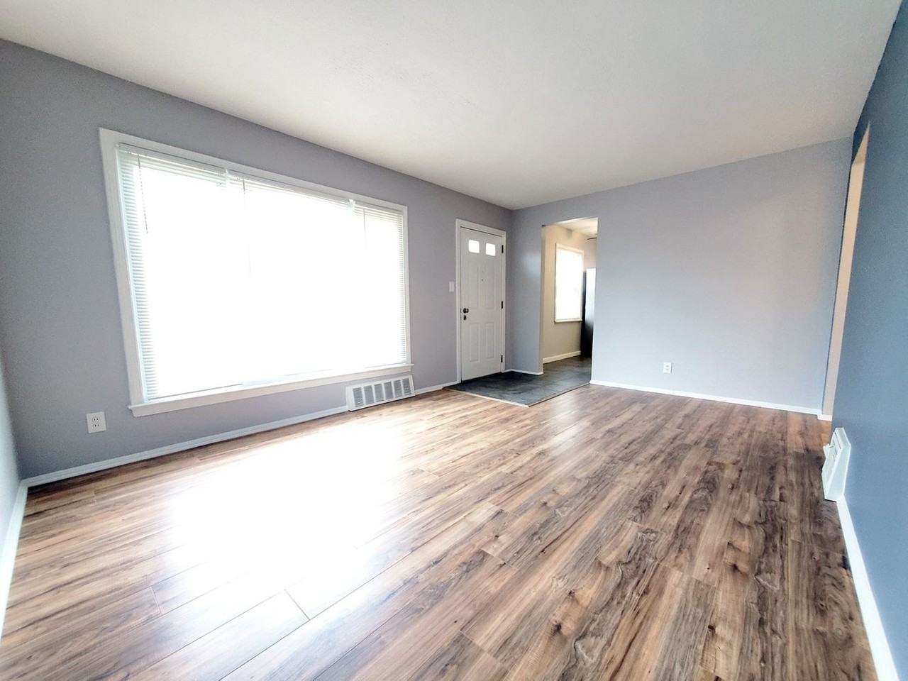 18806 Fairway Ave - Photo 4 of 24