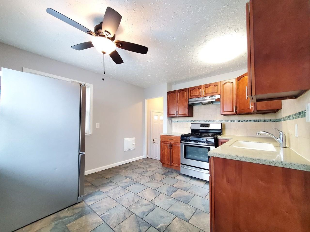 18806 Fairway Ave - Photo 5 of 24