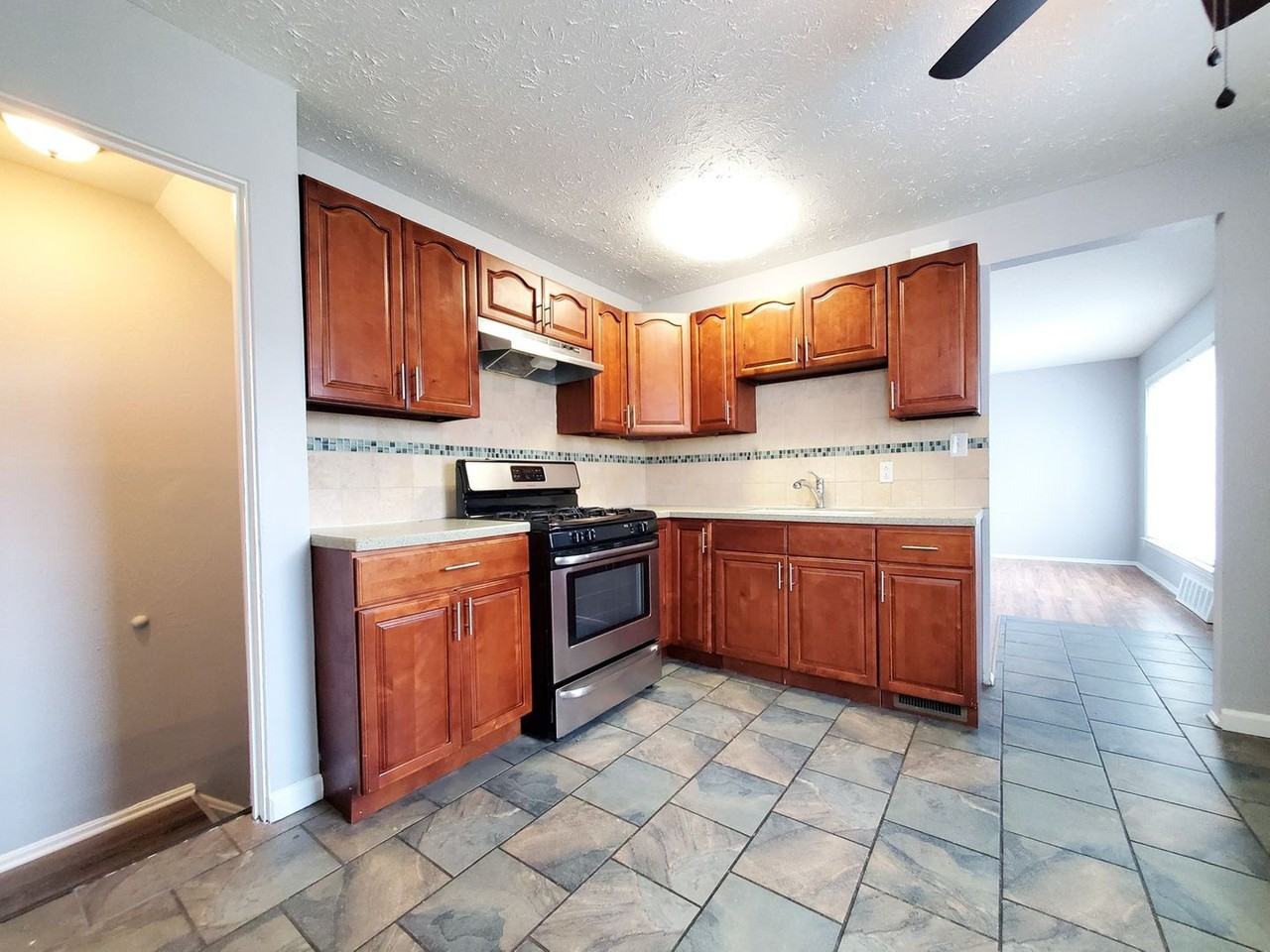 18806 Fairway Ave - Photo 6 of 24