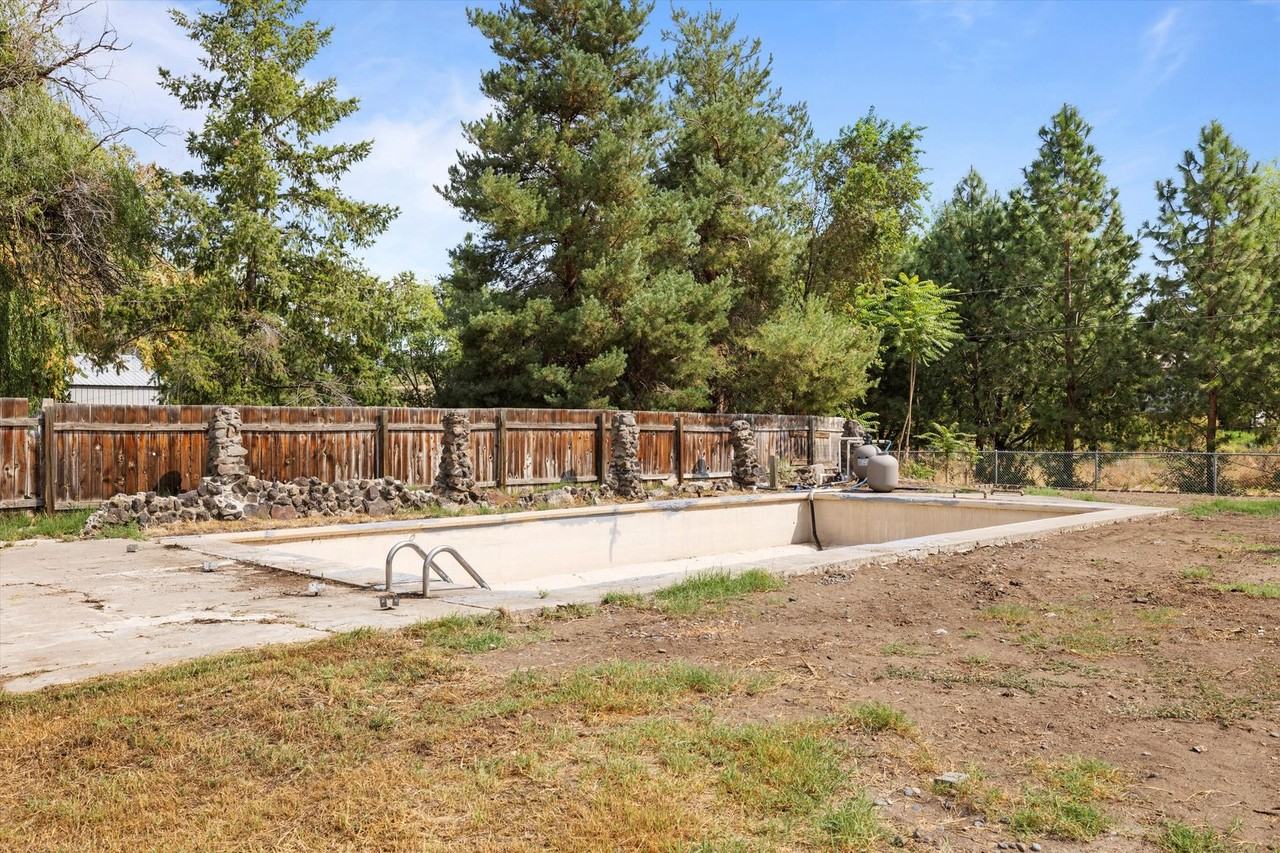 314 1st St - Photo 7 of 32