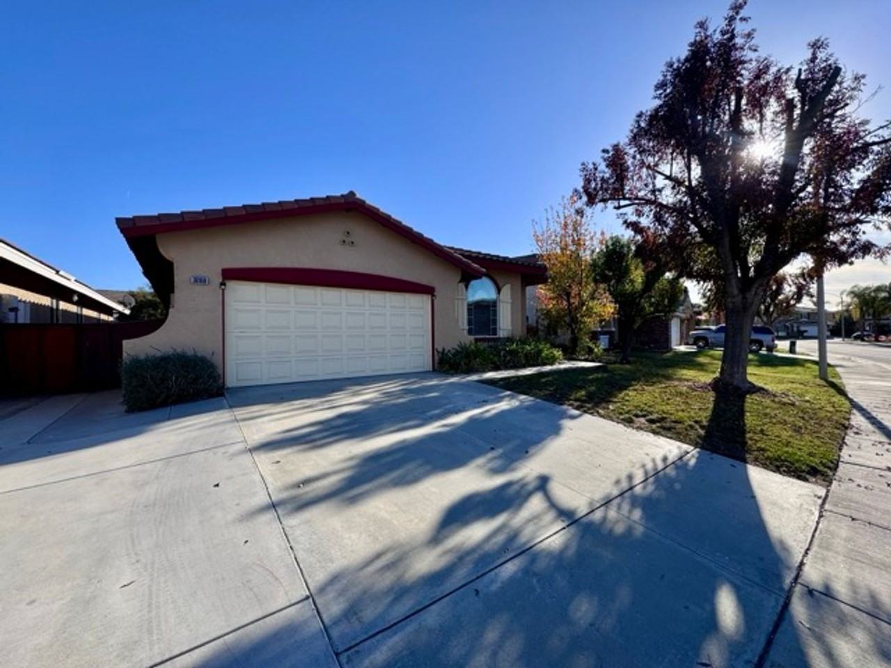 36168 Leeds St - Photo 3 of 42