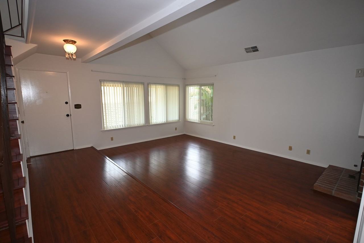 12321 Glacier Cir - Photo 3 of 31