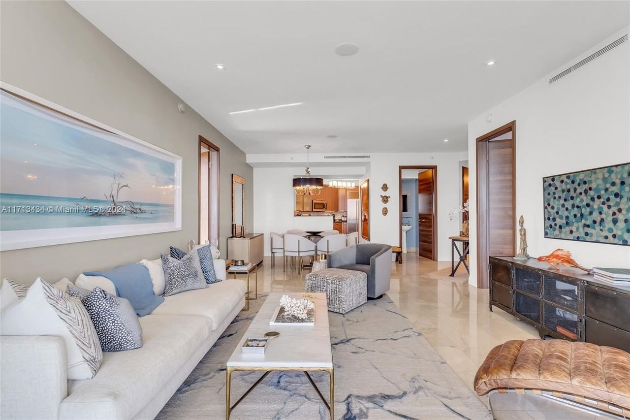 16699 Collins Ave #4202 - Photo 6 of 37