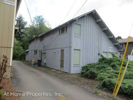 1072 SW "E" Ave - Photo 2 of 3