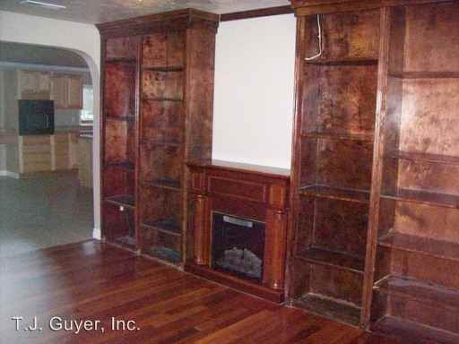 221 W Branch St - Photo 3 of 13