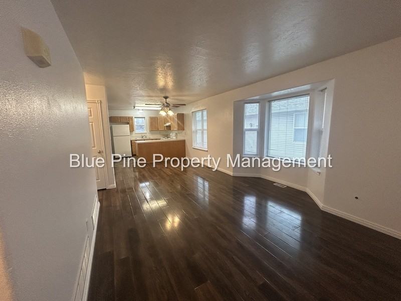 385 Jefferson Ave - Photo 2 of 18