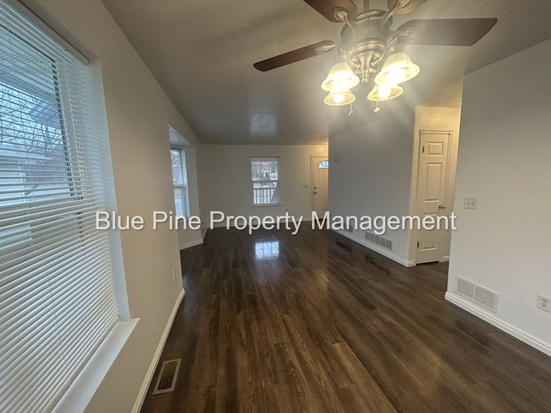 385 Jefferson Ave - Photo 3 of 18