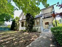 featured image of 840 Bernard Ave