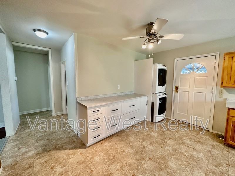 840 Bernard Ave - Photo 5 of 50
