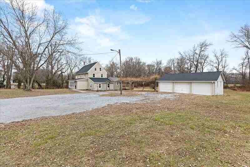 272 Woodstown Daretown Rd - Photo 3 of 40