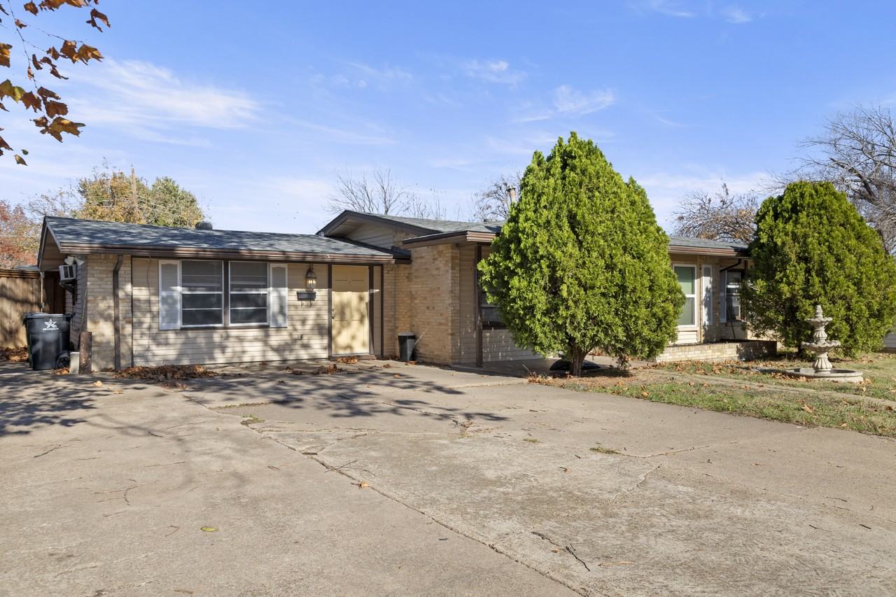 2213 Huntington Dr - Photo 2 of 28