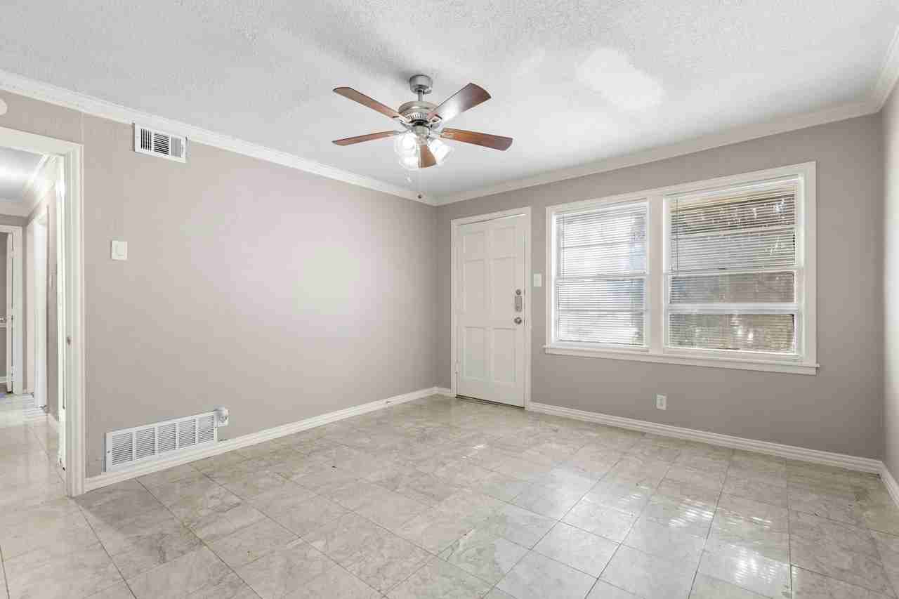 2213 Huntington Dr - Photo 3 of 28