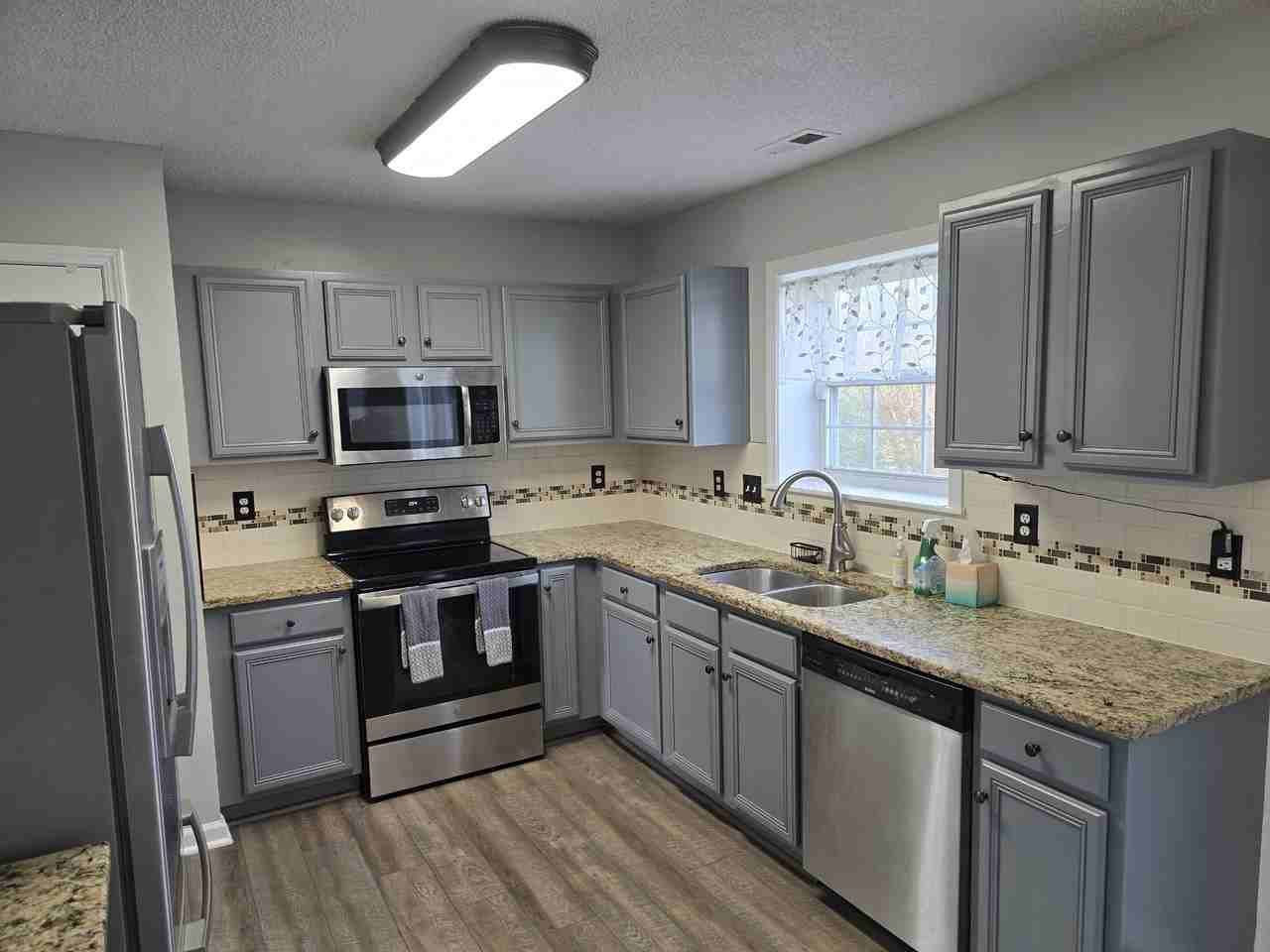 501 N Waters Edge Dr - Photo 2 of 35