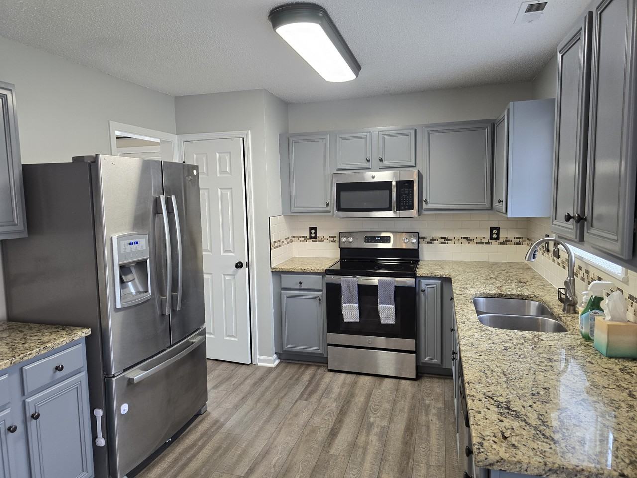 501 N Waters Edge Dr - Photo 3 of 35